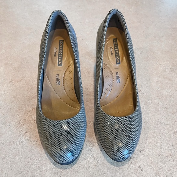 Clarks Python Snake Print Leather Comfort Heels Pumps Sz 7 - Picture 2 of 7